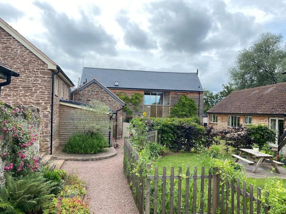 Cosy Cottage On Banks Of River Wye Foy Exterior foto